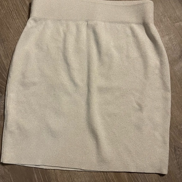 Banana Republic SHINE MINI SWEATER SKIRT - Picture 3 of 4